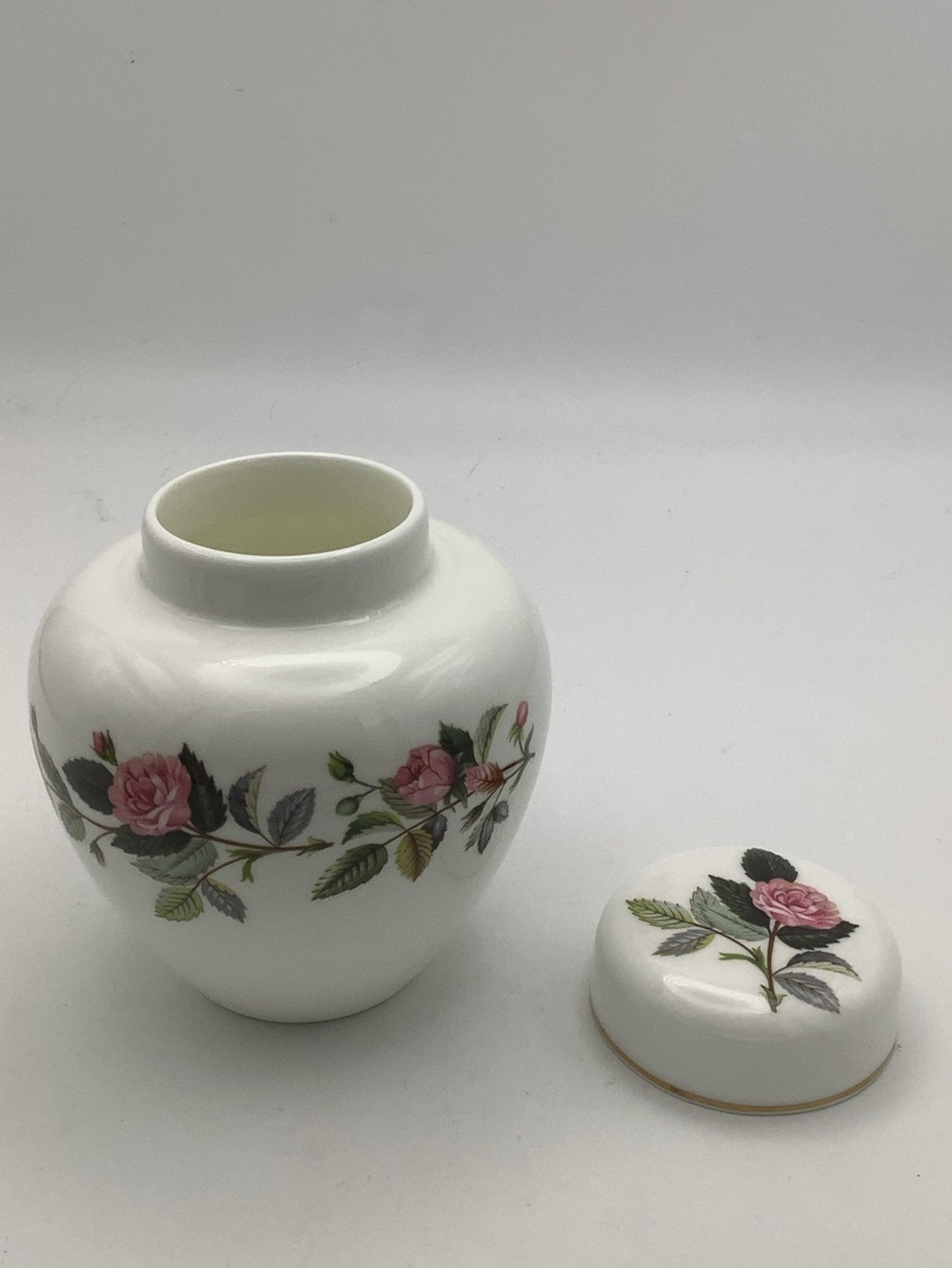 Wedgwood White Bone China Hathaway Rose Ginger Jar - Picture 6 of 10